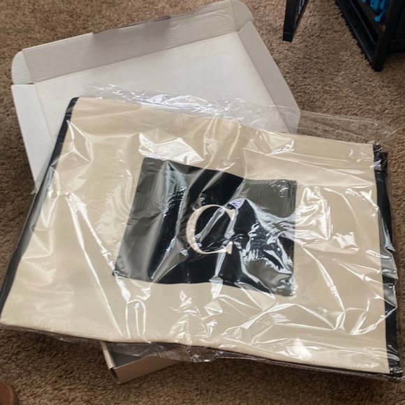 Tote Bag | NWT Monogram Embroidered Large Beach Tote - Picture 6 of 7